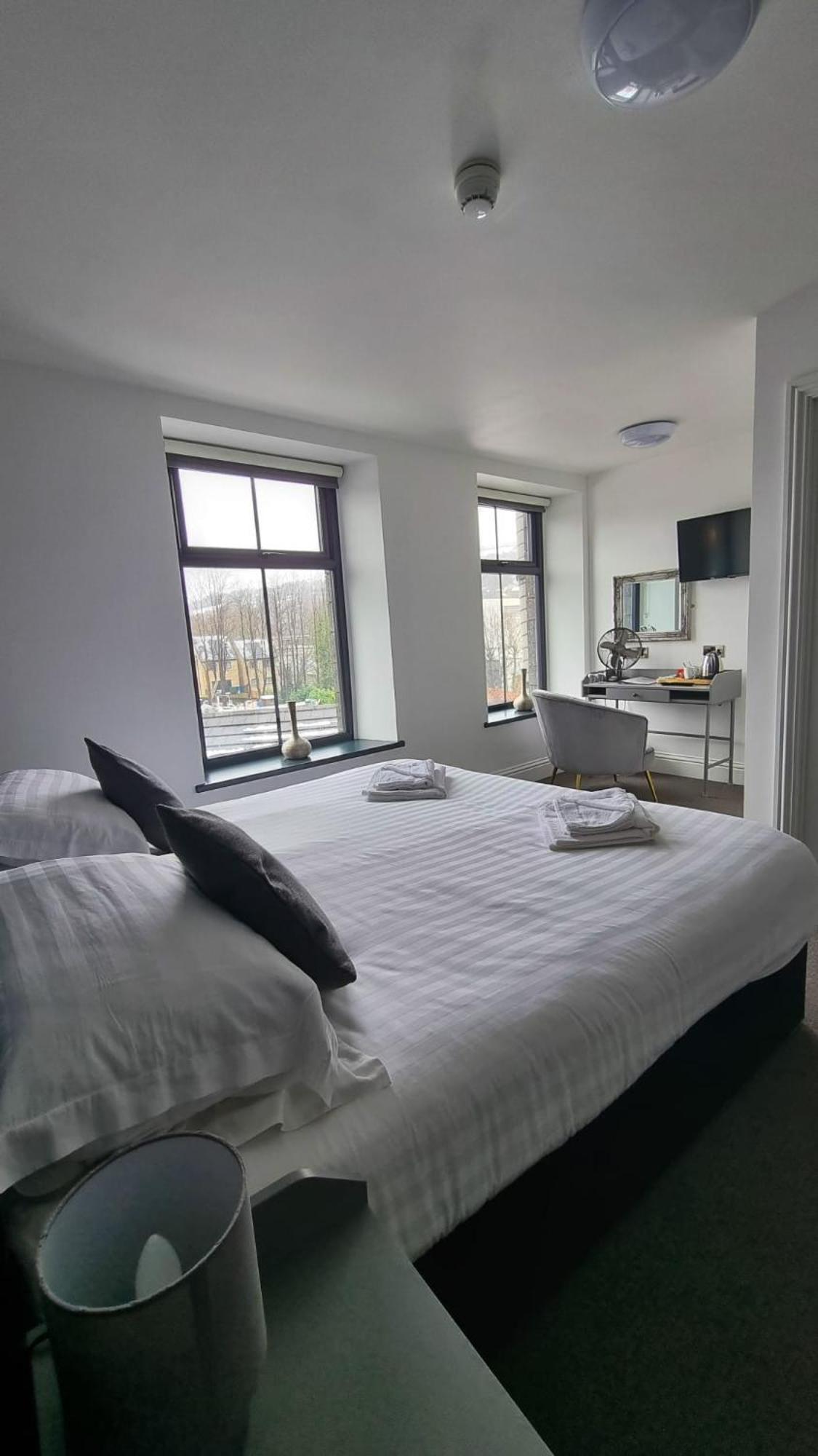 The Friendship Hotel Stocksbridge  Exteriör bild